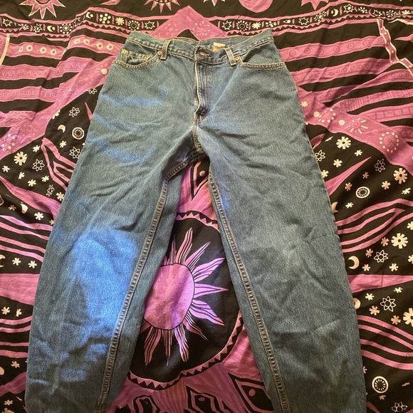 Levi’s 550 Relaxed Tapered Fit Petite Mom Jeans - Picture 2 of 3